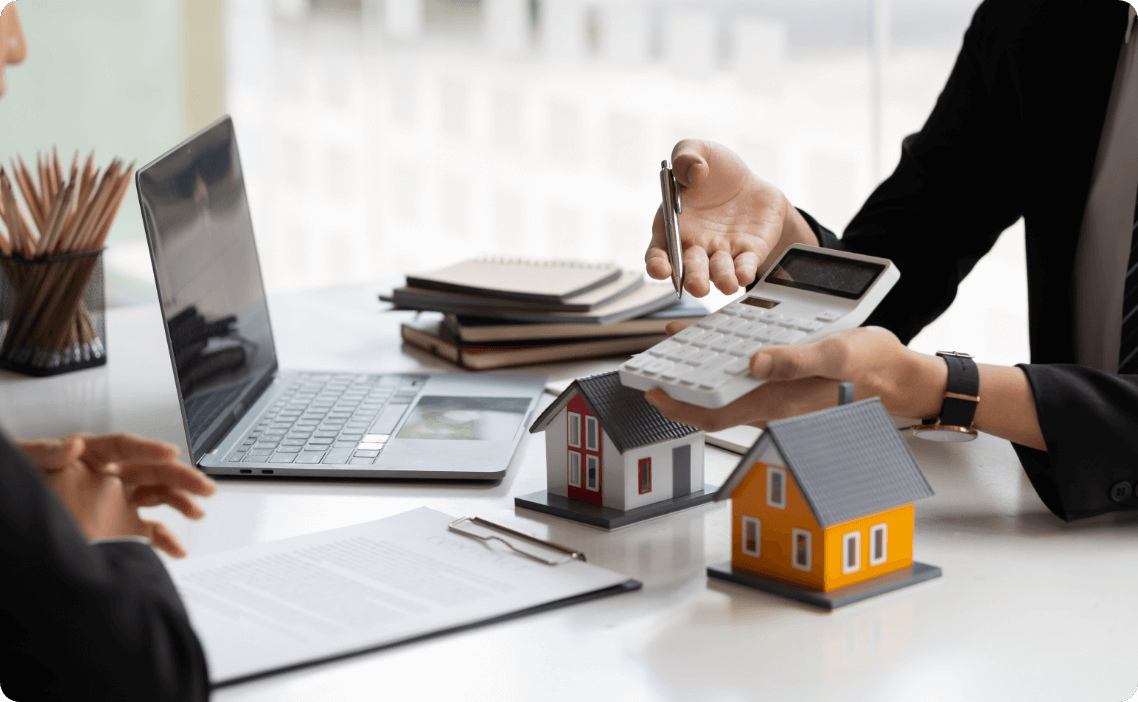 家を査定している画像